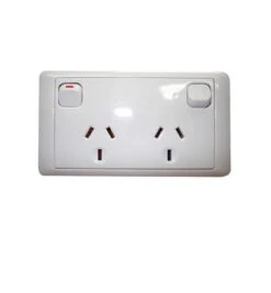 CMS DOUBLE WHITE 10AMP POWER OUTLET W/20AMP INSTALL COUPLERS. J16.2NW